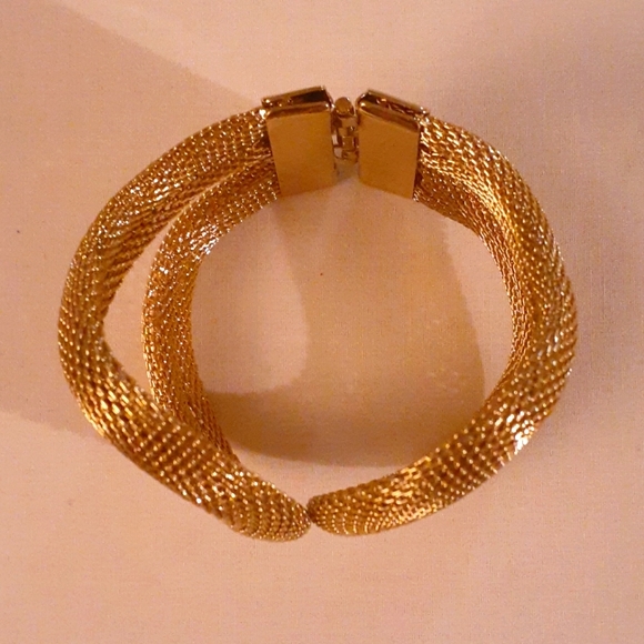 Gold tone mesh Bracelet - Picture 4 of 4